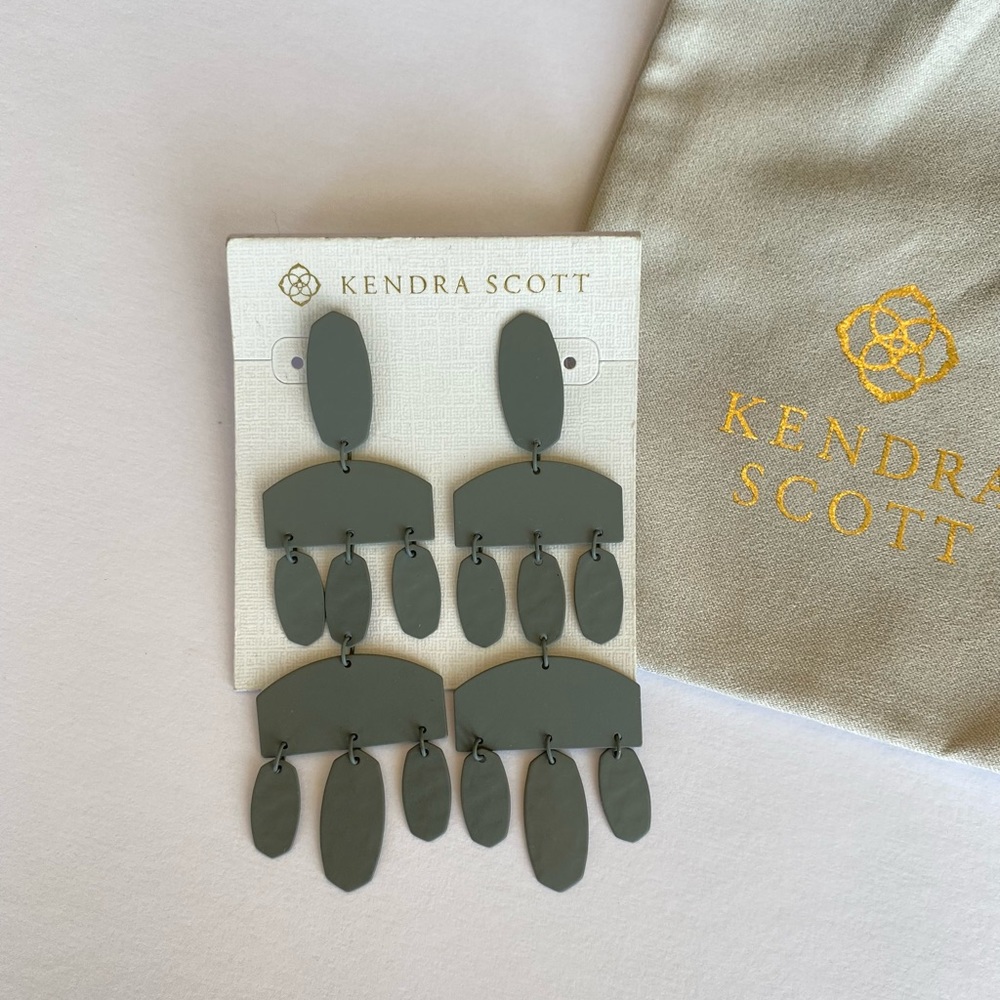 NWT Kendra Scott Grey Emmet Earrings